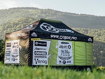Podľa čoho vyberať eventové doplnky na preteky?